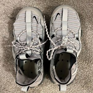 NIKE ISPA US 7.5 Female